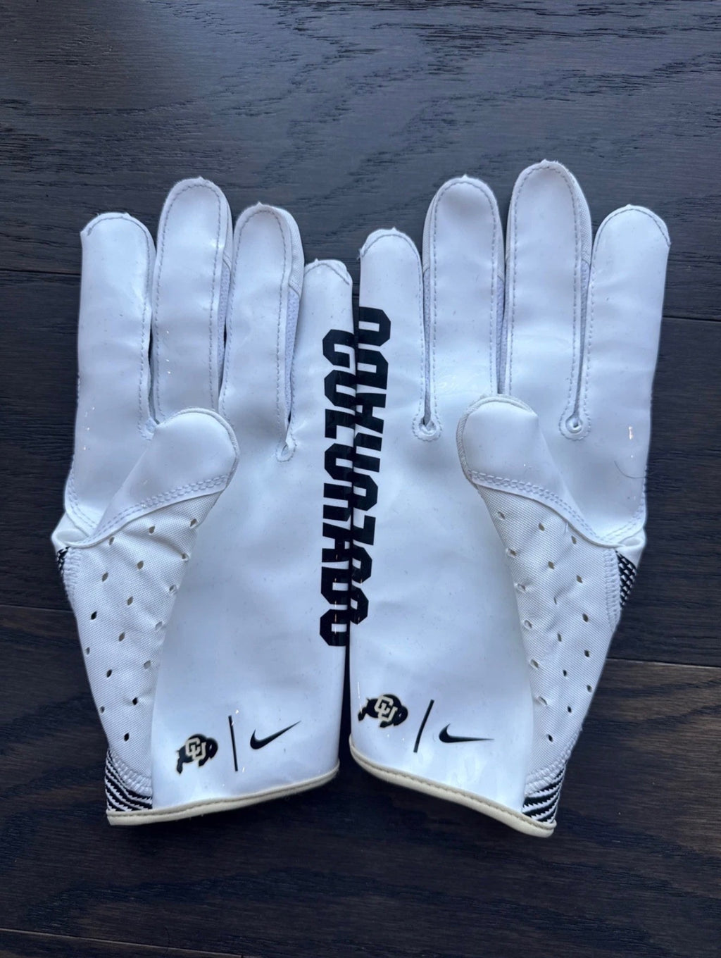 UC FOOTBALL GLOVES