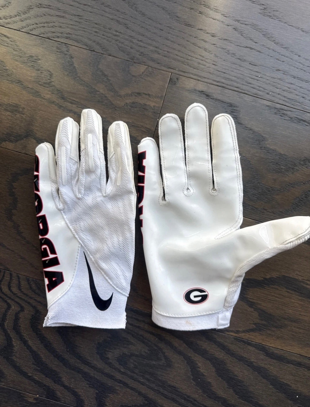 UG FOOTBALL GLOVES