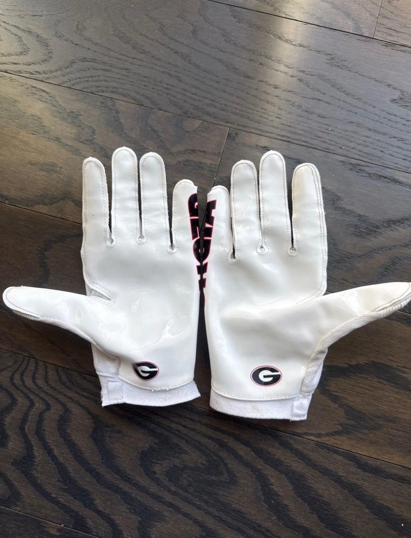 UG FOOTBALL GLOVES